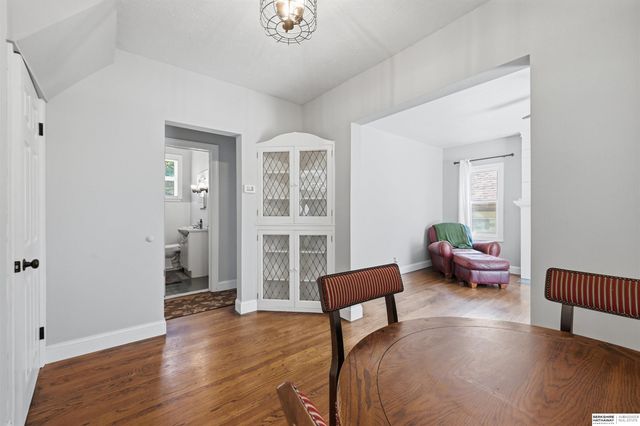 5560 Poppleton Avenue, Omaha, NE 68106