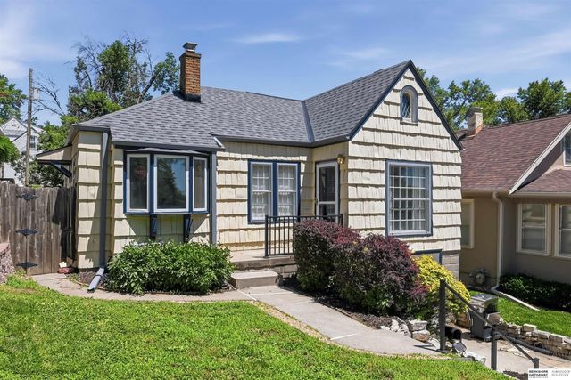 5560 Poppleton Avenue, Omaha, NE 68106