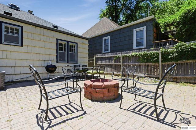 5560 Poppleton Avenue, Omaha, NE 68106