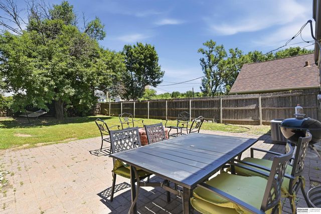 5560 Poppleton Avenue, Omaha, NE 68106