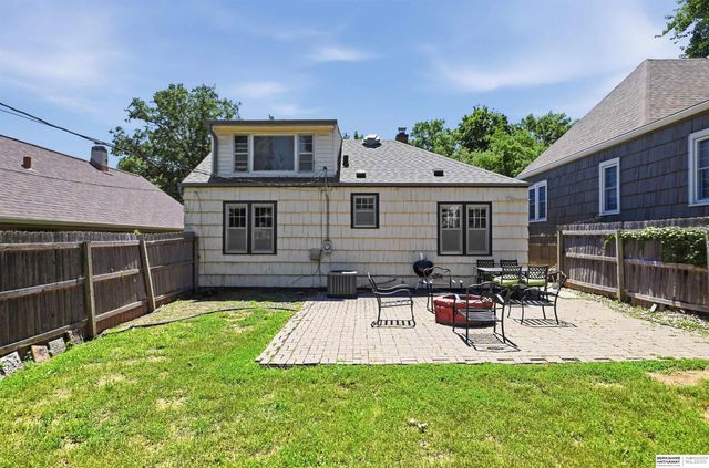 5560 Poppleton Avenue, Omaha, NE 68106