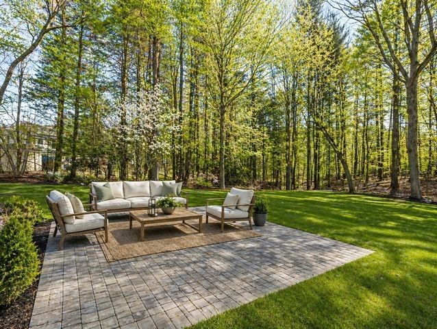 12 Brookside Ln, Norfolk, MA 02056