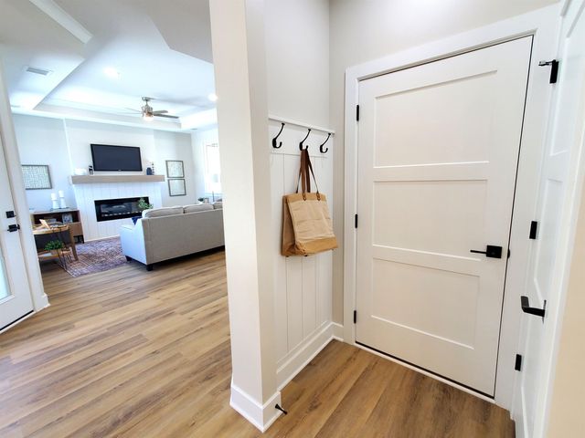 318 W Boxthorn Dr, Andover, KS 67002