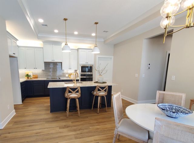 318 W Boxthorn Dr, Andover, KS 67002