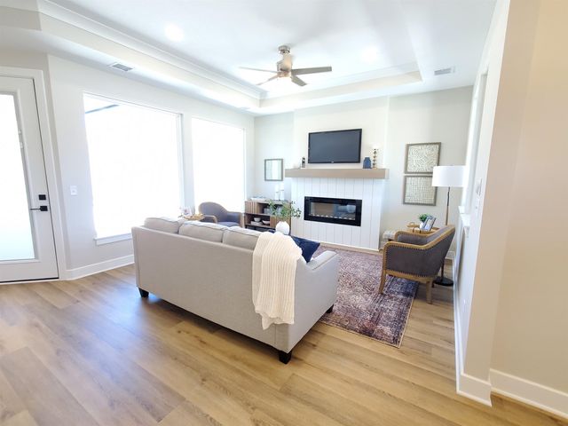 318 W Boxthorn Dr, Andover, KS 67002