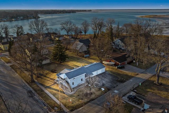 104 N 3RD AVENUE, Winneconne, WI 54986