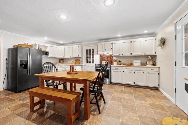 104 N 3RD AVENUE, Winneconne, WI 54986