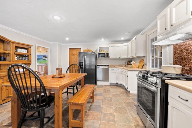 104 N 3RD AVENUE, Winneconne, WI 54986