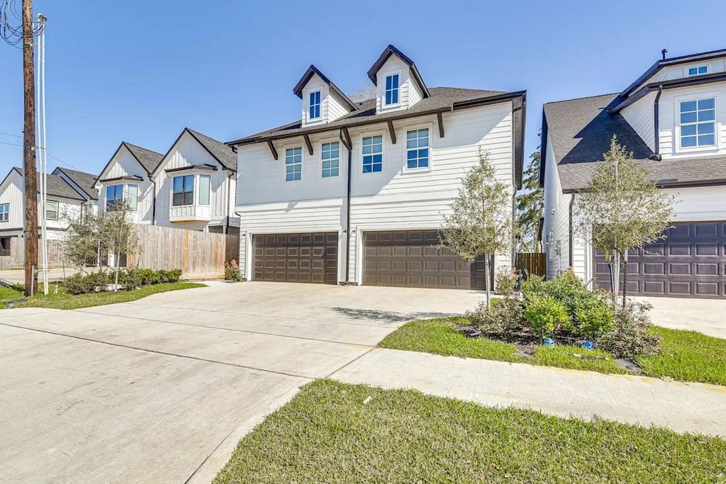 5111 Briscoe Street B, Houston, TX 77033