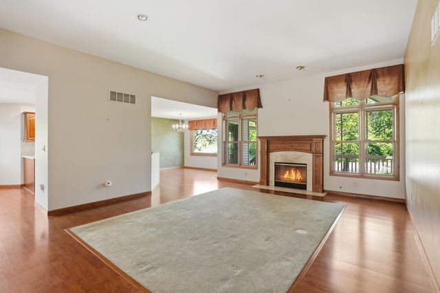 850 Shannon Drive, Crown Point, IN 46307