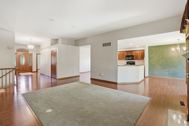 850 Shannon Drive, Crown Point, IN 46307