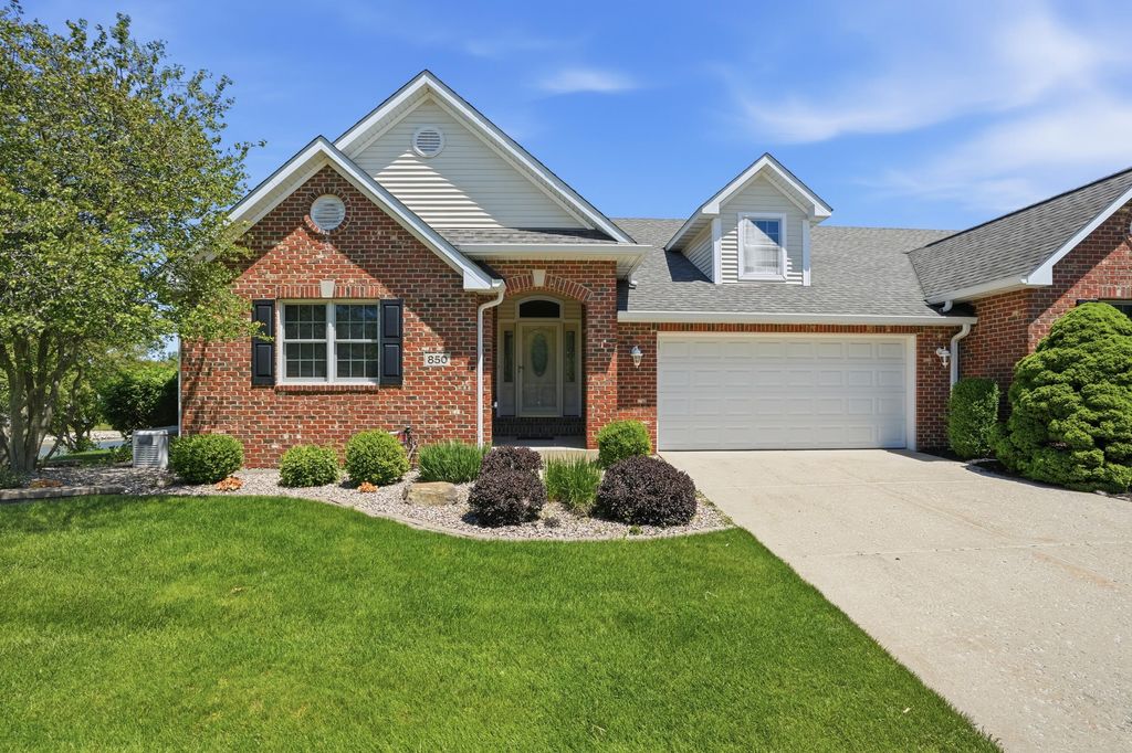 850 Shannon Drive, Crown Point, IN 46307