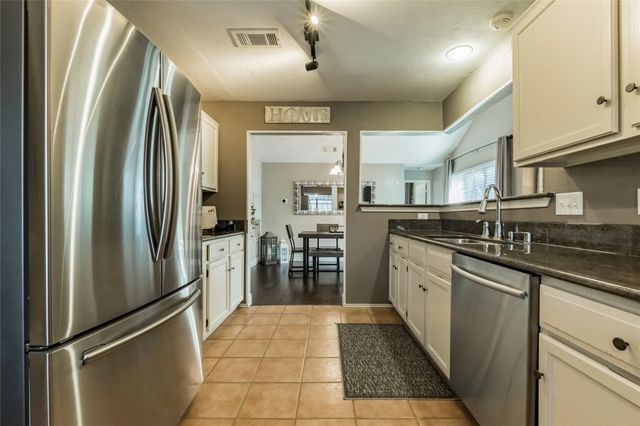 2939 Hunters Point Lane, Carrollton, TX 75007