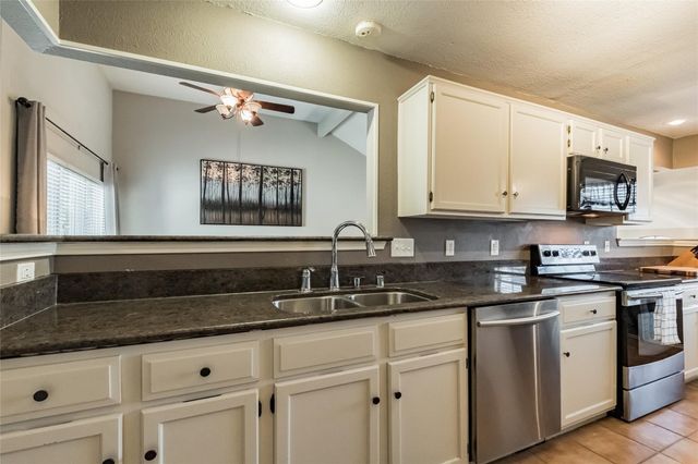 2939 Hunters Point Lane, Carrollton, TX 75007