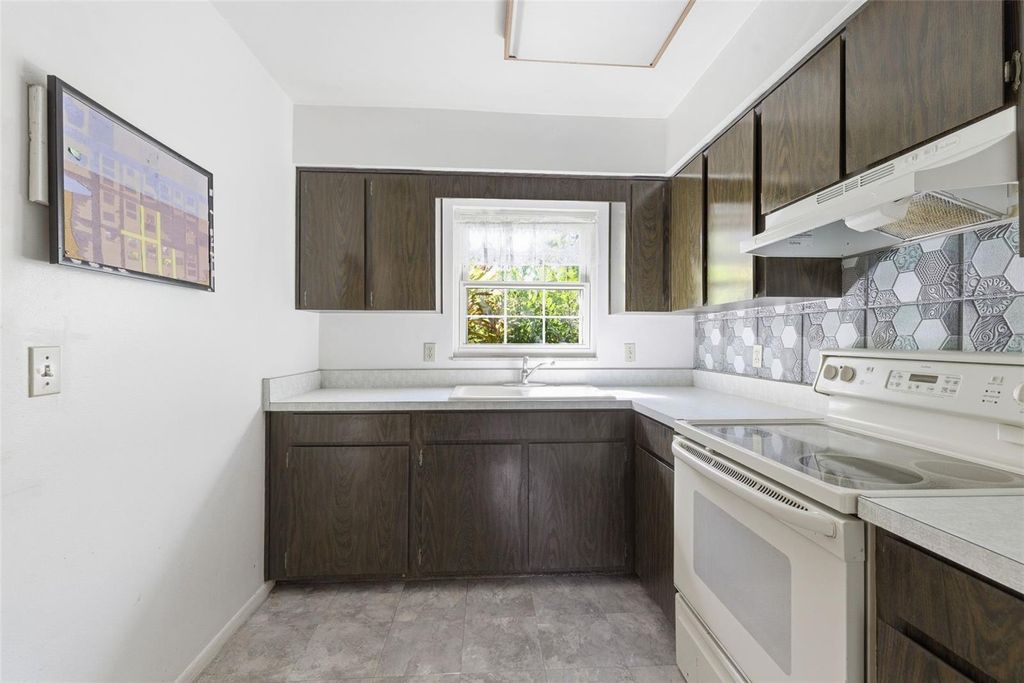 Image 17 of property listing at 520 JUPITER WAY, Casselberry, FL 32707