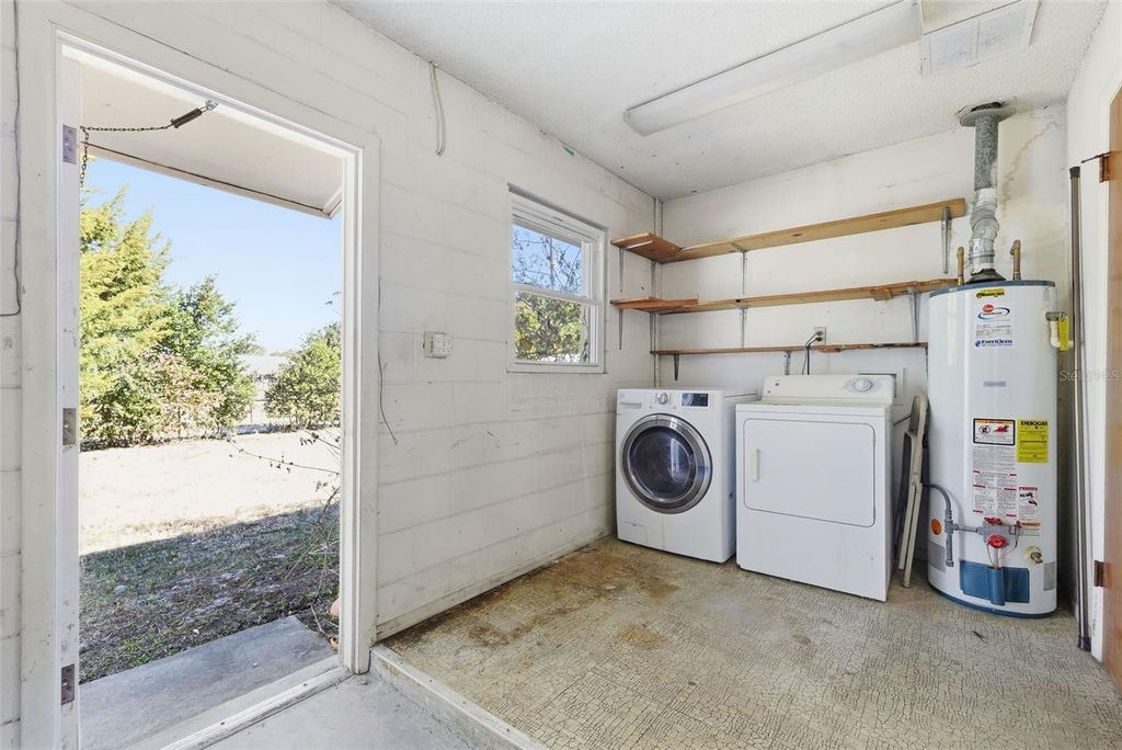 Image 39 of property listing at 520 JUPITER WAY, Casselberry, FL 32707