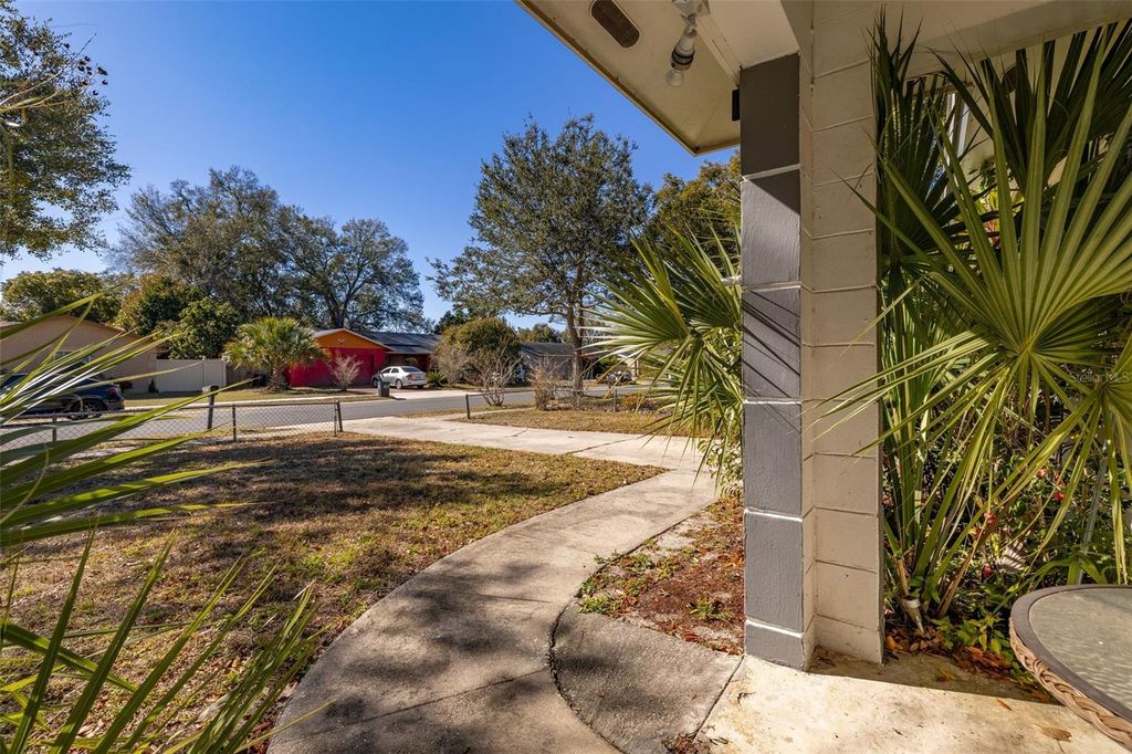 Image 6 of property listing at 520 JUPITER WAY, Casselberry, FL 32707