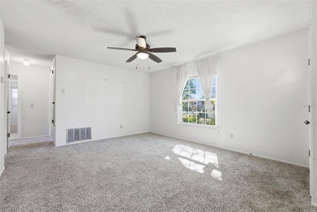 Image 10 of property listing at 520 JUPITER WAY, Casselberry, FL 32707