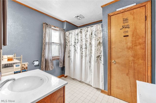 1815 Walden Avenue NW, Canton, OH 44709