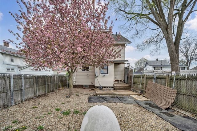 1815 Walden Avenue NW, Canton, OH 44709