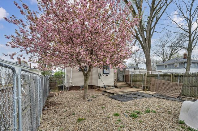 1815 Walden Avenue NW, Canton, OH 44709