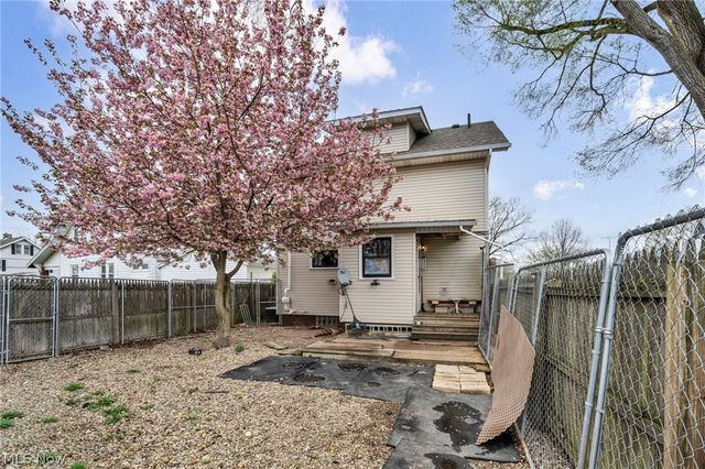 1815 Walden Avenue NW, Canton, OH 44709