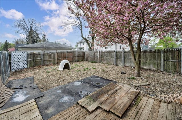 1815 Walden Avenue NW, Canton, OH 44709