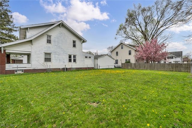 1815 Walden Avenue NW, Canton, OH 44709