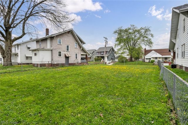 1815 Walden Avenue NW, Canton, OH 44709