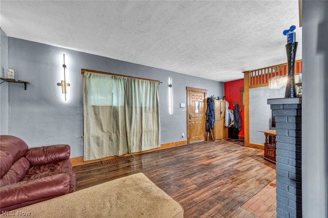 1815 Walden Avenue NW, Canton, OH 44709