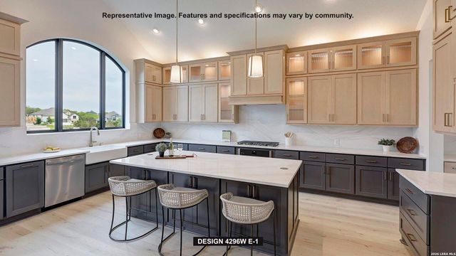 140 Noahs Arc, Castroville, TX 78009