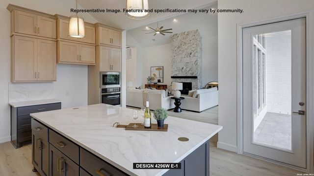 140 Noahs Arc, Castroville, TX 78009