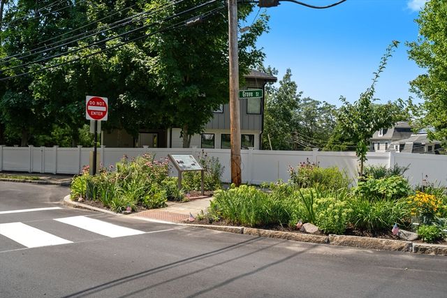 613 Grove St 613, Newton, MA 02462
