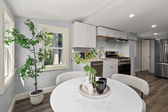 613 Grove St 613, Newton, MA 02462