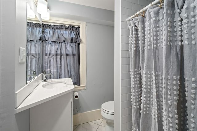 613 Grove St 613, Newton, MA 02462