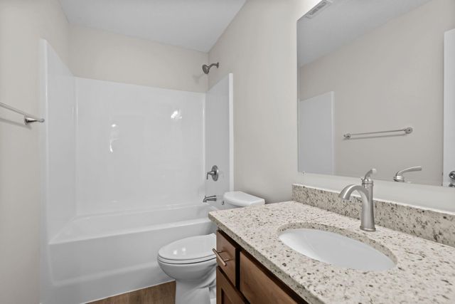 720 Cherrywood Lane NE, Isanti, MN 55040