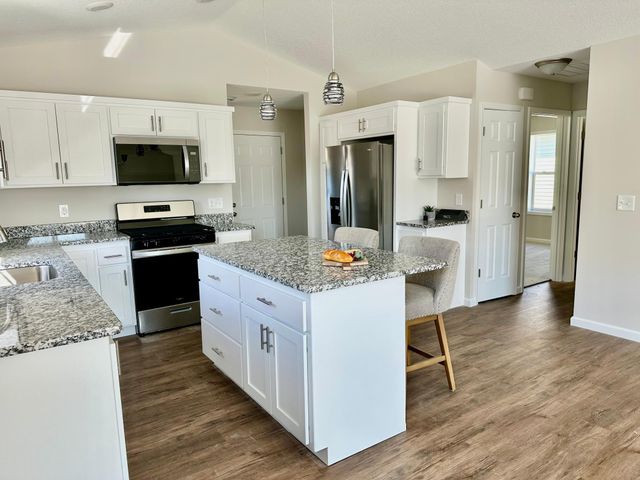 720 Cherrywood Lane NE, Isanti, MN 55040