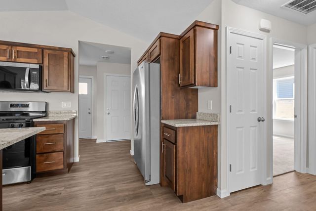 720 Cherrywood Lane NE, Isanti, MN 55040