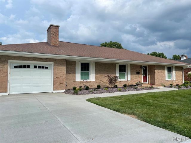 1310 Country Club Drive, Hannibal, MO 63401