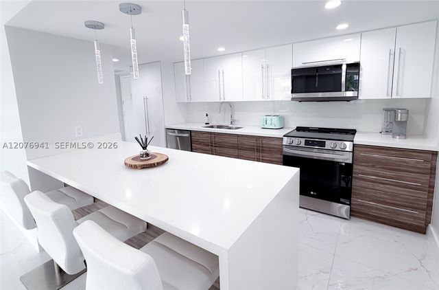 1800 Collins Ave 3H, Miami Beach, FL 33139