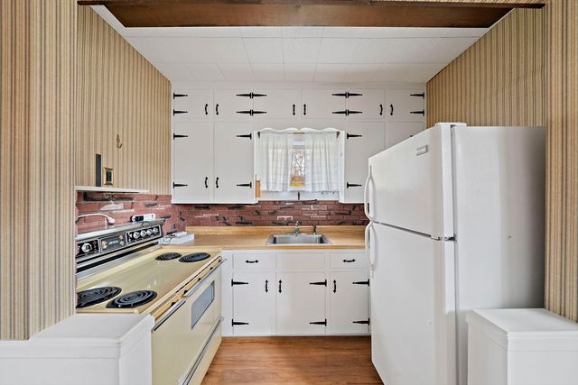 578 Plain St, Brockton, MA 02302