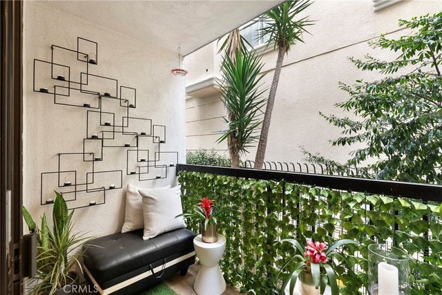 906 N Doheny 303, West Hollywood, CA 90069