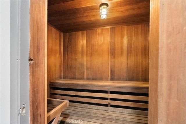 906 N Doheny 303, West Hollywood, CA 90069