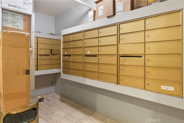 906 N Doheny 303, West Hollywood, CA 90069