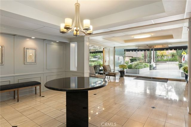 906 N Doheny 303, West Hollywood, CA 90069