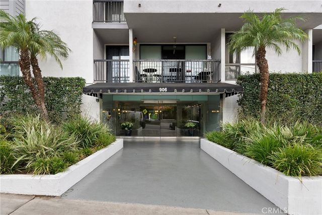 906 N Doheny 303, West Hollywood, CA 90069