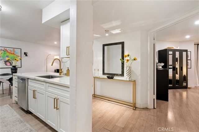 906 N Doheny 303, West Hollywood, CA 90069