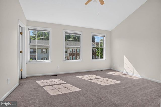 47720 SANDBANK SQ, Sterling, VA 20165