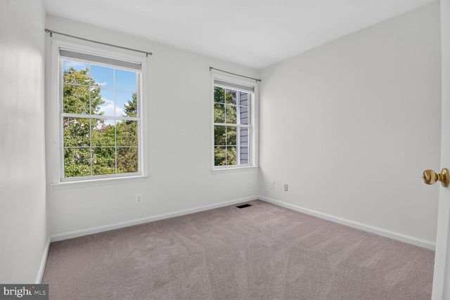 47720 SANDBANK SQ, Sterling, VA 20165
