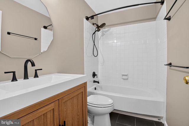 47720 SANDBANK SQ, Sterling, VA 20165